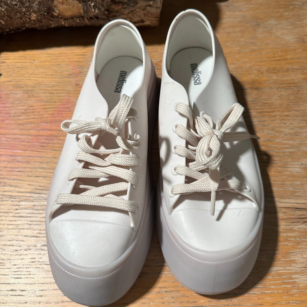 New Drive Water Resistant Platform Melissa sneaker, White size 7